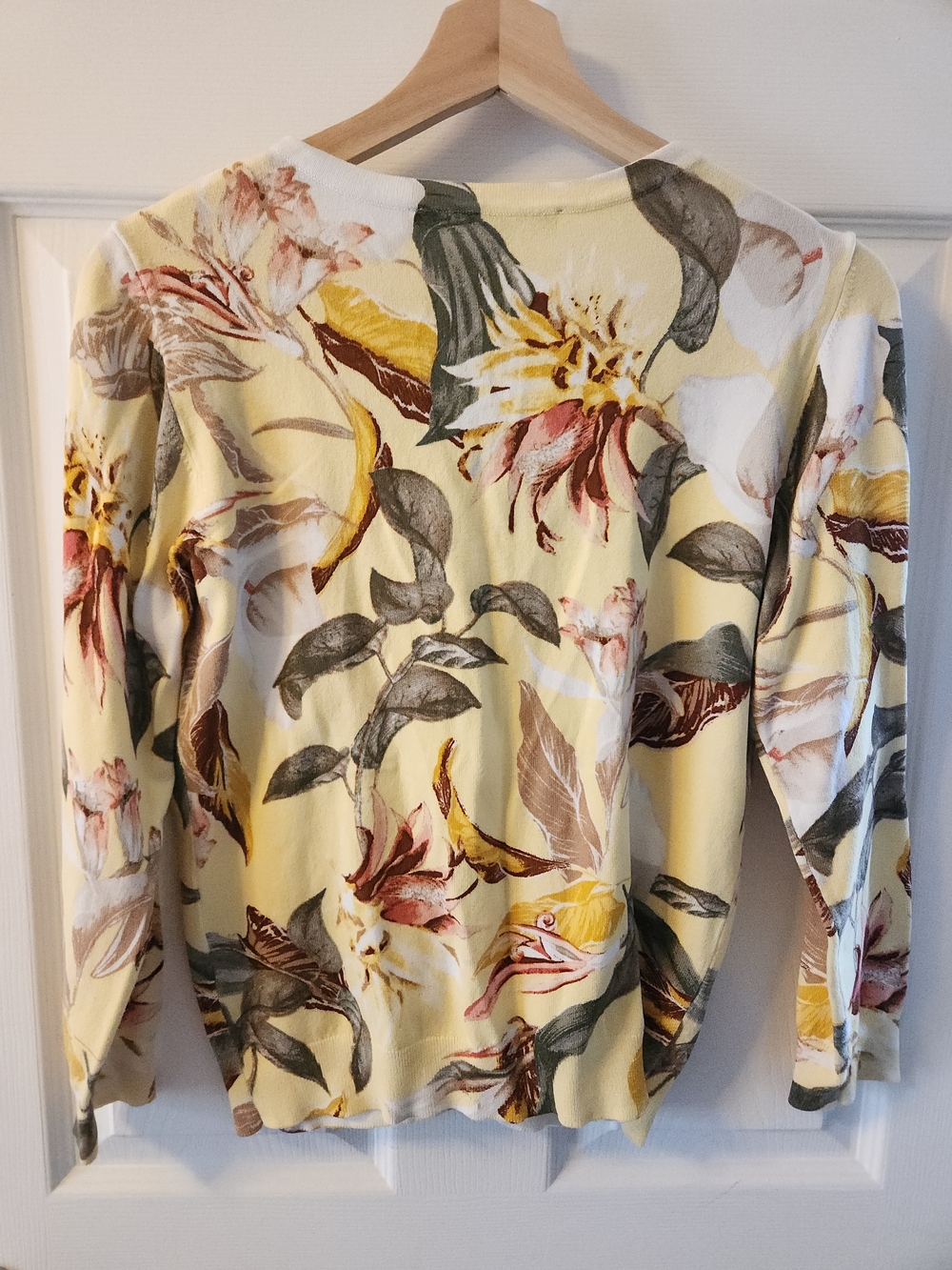 White House Black Market Yellow Floral Button Cardigan Top - Picture 3 of 6